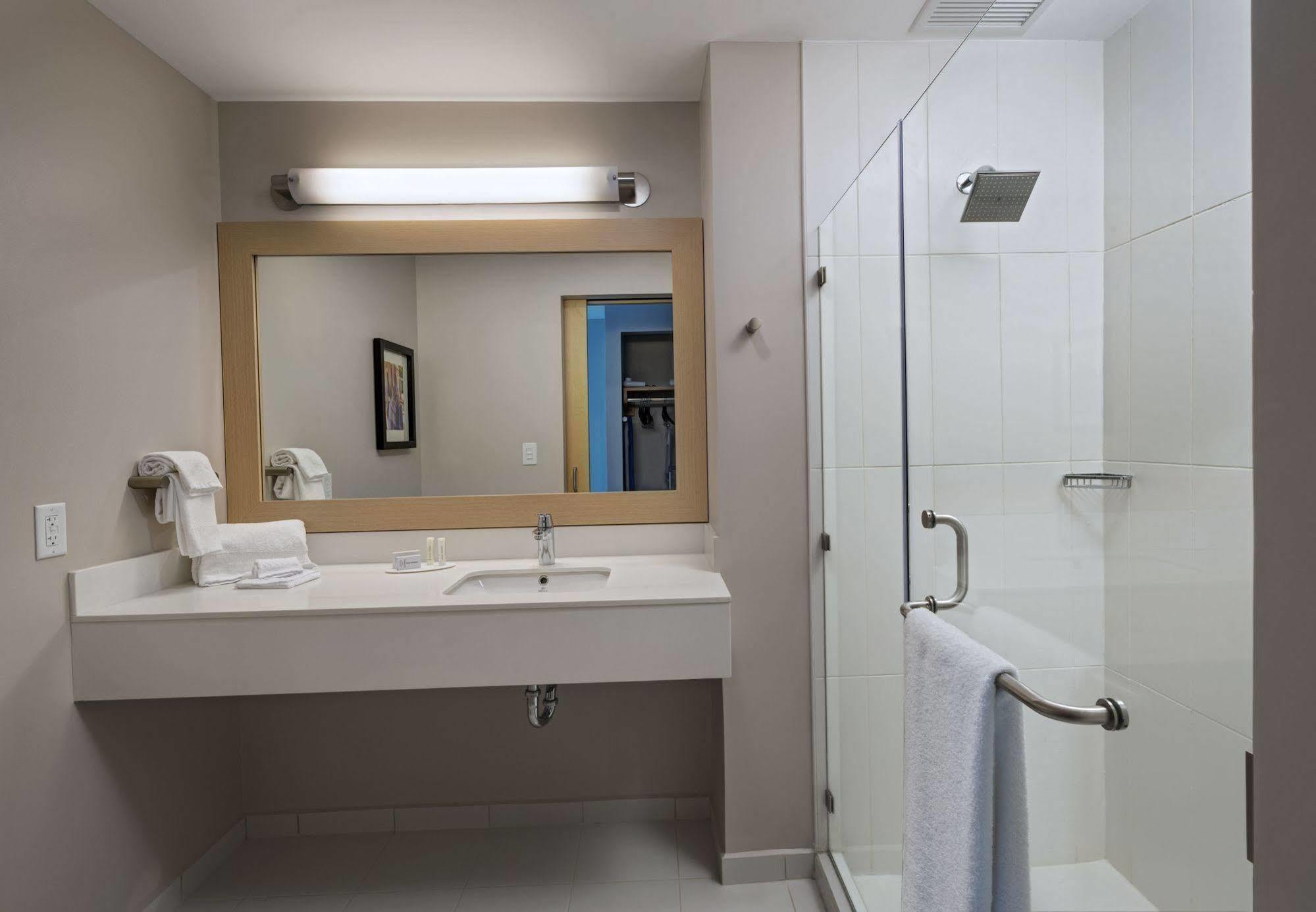 Hotel Fairfield By Marriott San Salvador